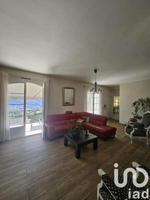 Maison - 214 m² - 6 pièces