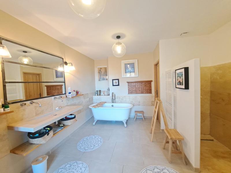 Maison - 425 m² - 10 pièces