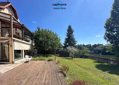 Maison de ville - 190 m² - 9 pièces