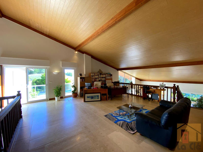 Maison - 455 m² - 9 pièces