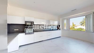 Maison - 260 m² - 7 pièces