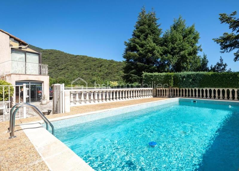 Villa - 179 m² - 6 pièces