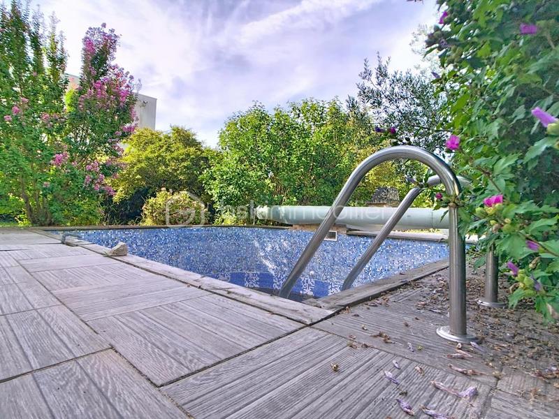 Maison - 182 m² - 8 pièces