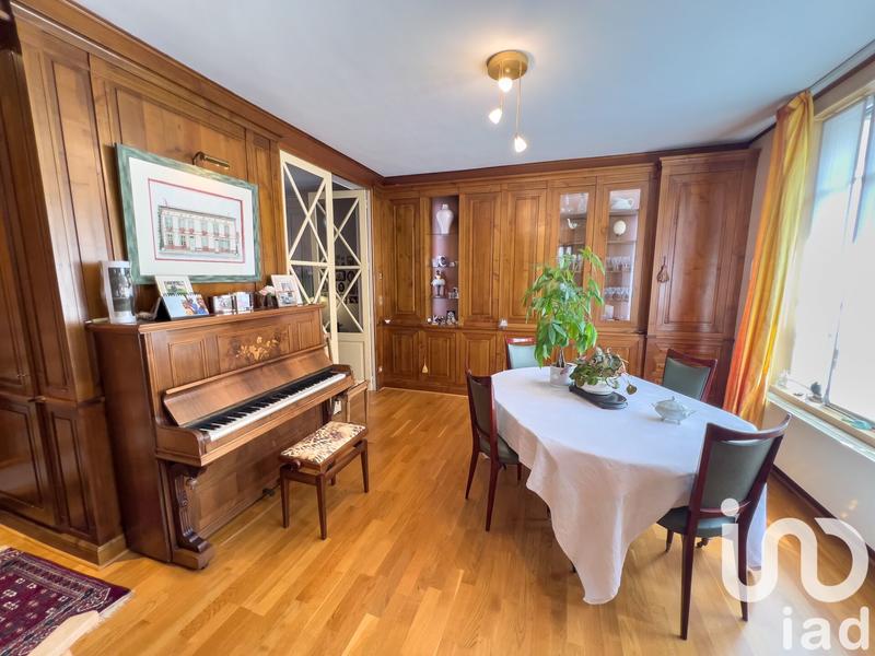 Maison - 280 m² - 8 pièces