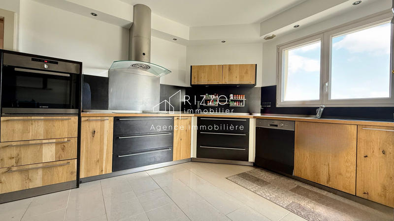 Maison - 418 m² - 12 pièces