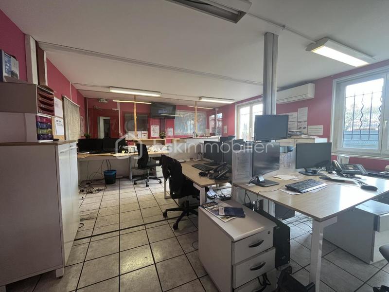 Bureau - 968 m² - 19 pièces