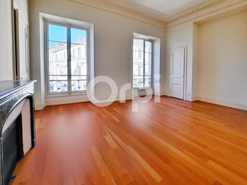 Appartement - 170 m² - 6 pièces