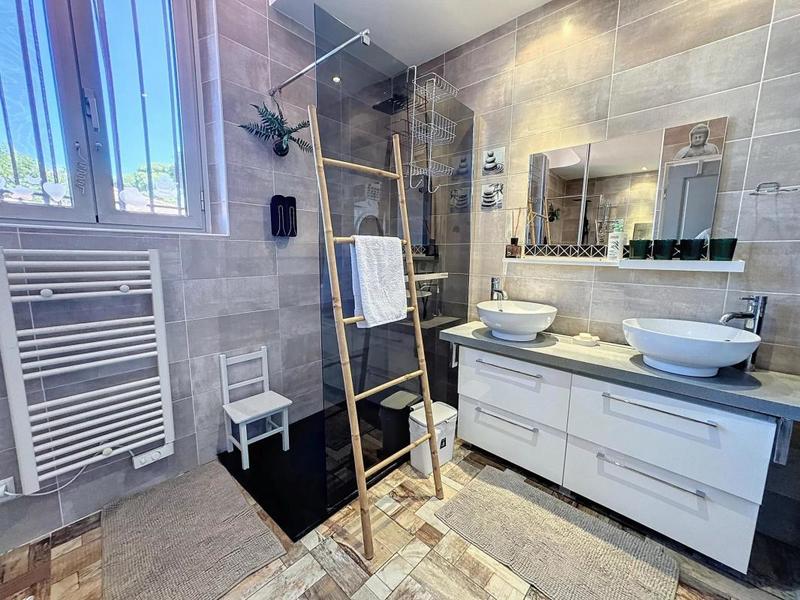 Villa - 230 m² - 10 pièces