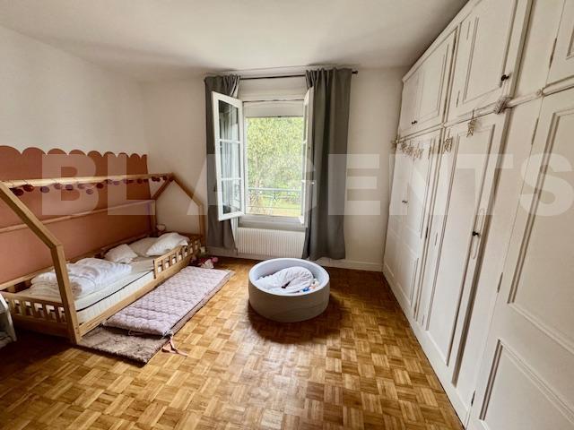 Maison - 337 m² - 8 pièces