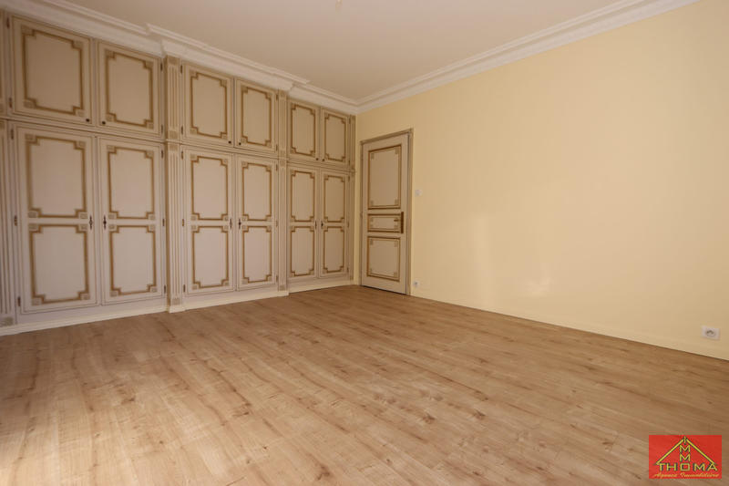 Maison - 195 m² - 9 pièces