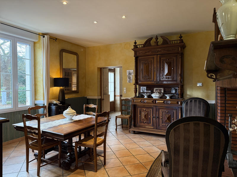 Maison - 217 m² - 9 pièces