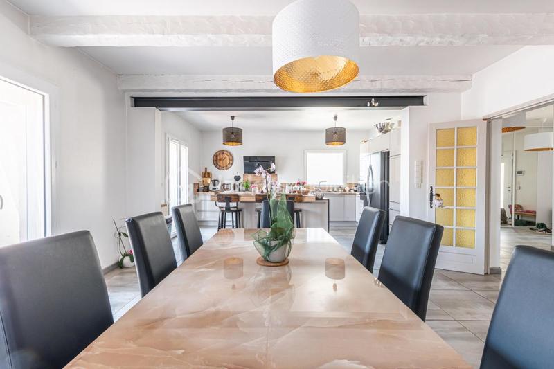 Maison - 210 m² - 8 pièces