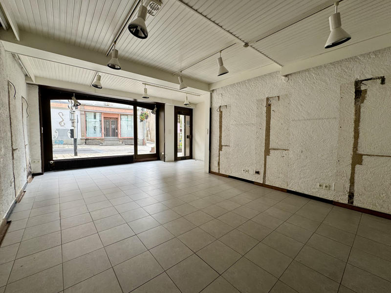 Local commercial - 80 m² - 4 pièces