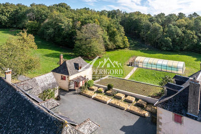 Maison - 984 m² - 30 pièces