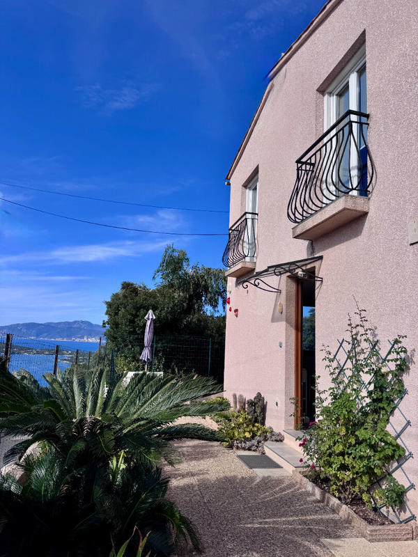 Villa - 117 m² - 6 pièces