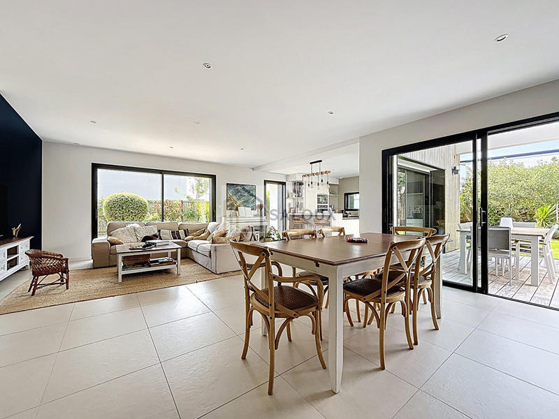 Maison - 184 m² - 7 pièces