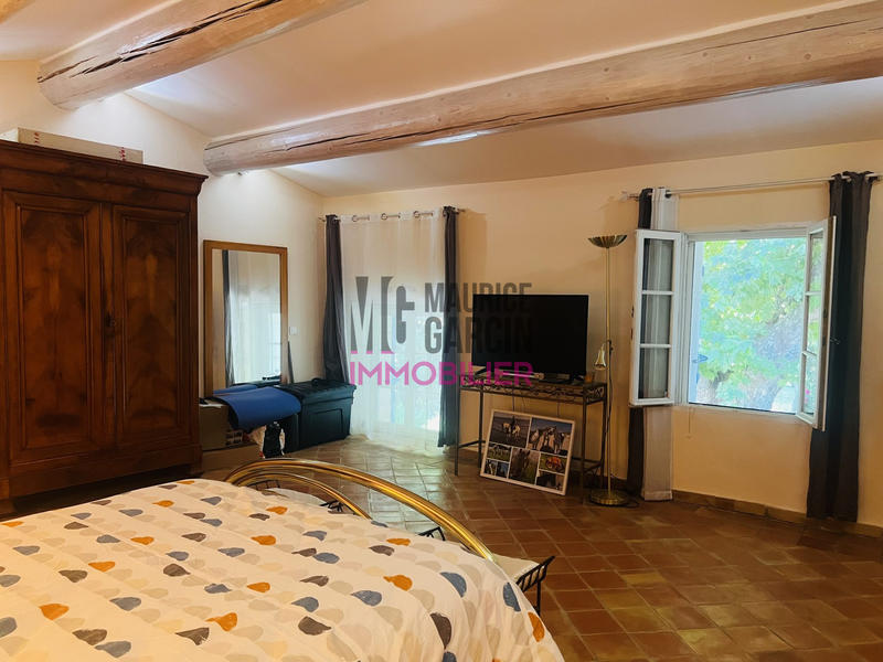 Maison - 243 m² - 8 pièces