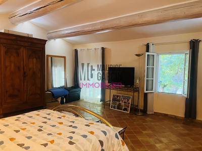 Maison - 243 m² - 8 pièces