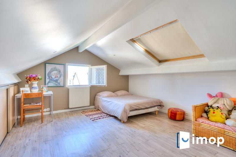 Maison - 182 m² - 8 pièces