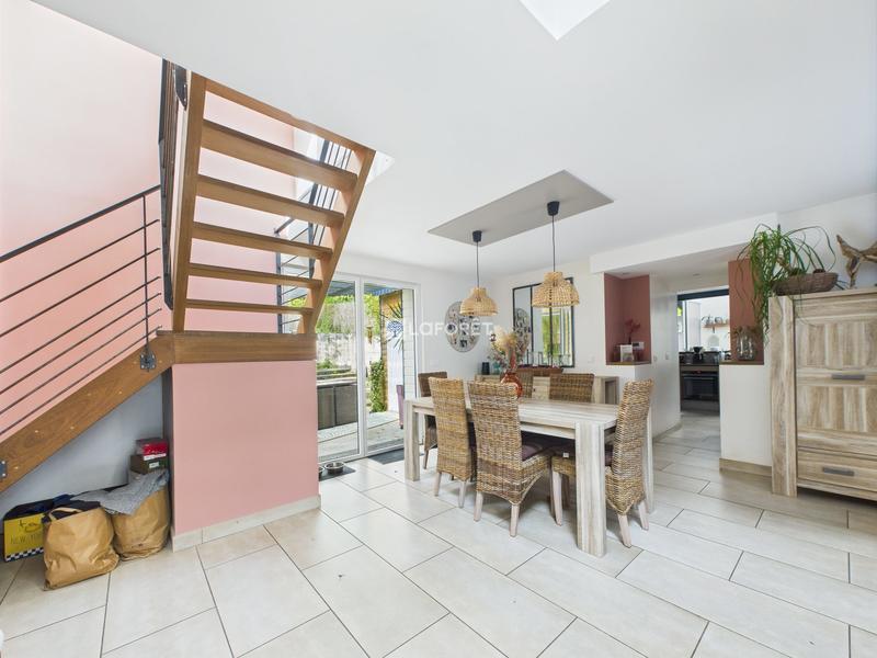 Maison - 342 m² - 12 pièces