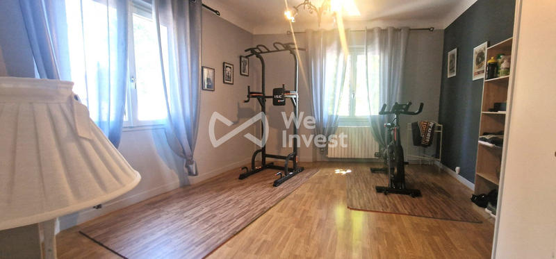 Maison - 220 m² - 7 pièces