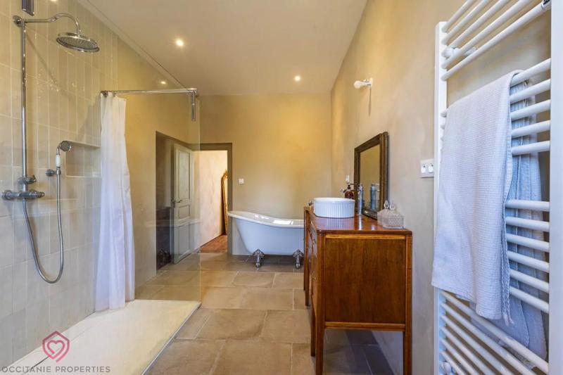 Maison - 380 m² - 10 pièces