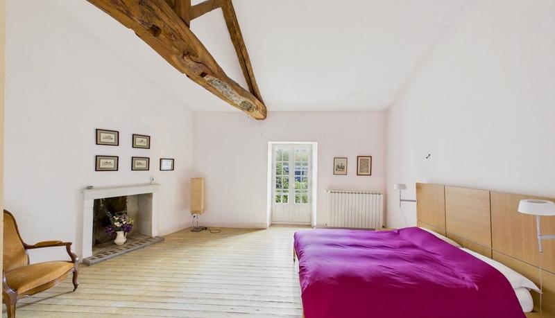 Maison - 335 m² - 10 pièces