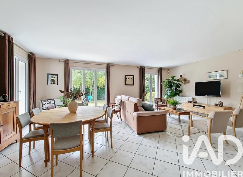 Maison - 235 m² - 8 pièces