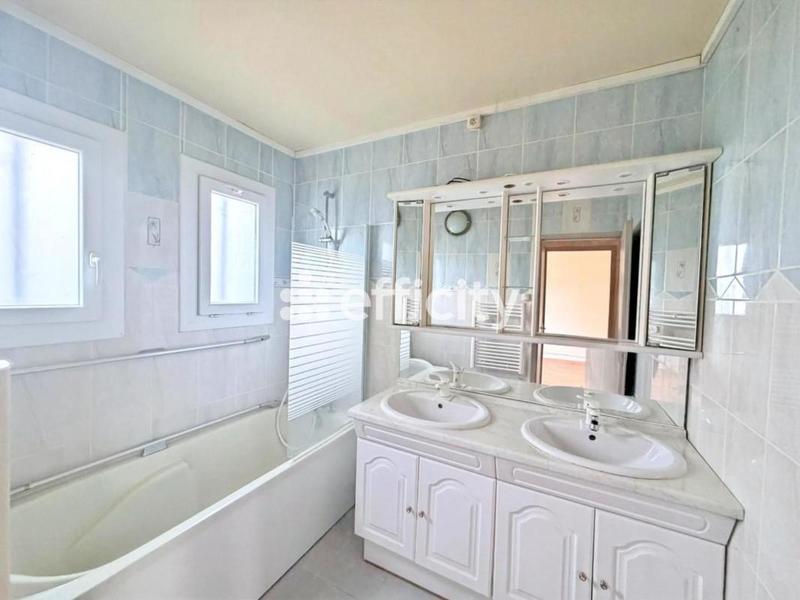 Maison - 100 m² - 6 pièces