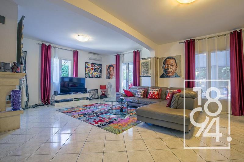 Maison - 211 m² - 10 pièces