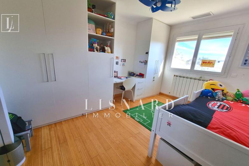 Maison - 180 m² - 5 pièces