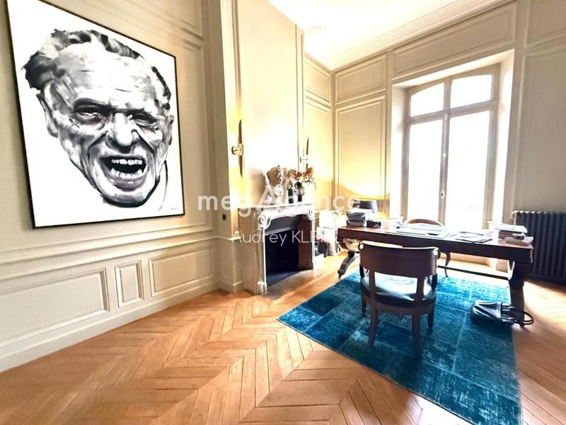 Maison - 320 m² - 10 pièces