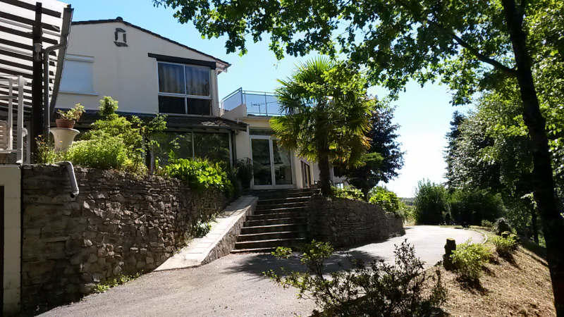 Maison - 240 m² - 8 pièces