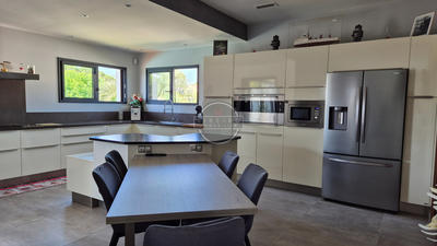 Villa - 177 m² - 4 pièces