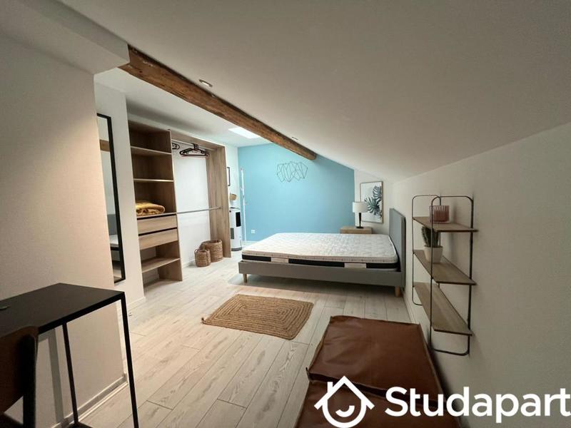 Chambre - 124 m² - 1 pièce