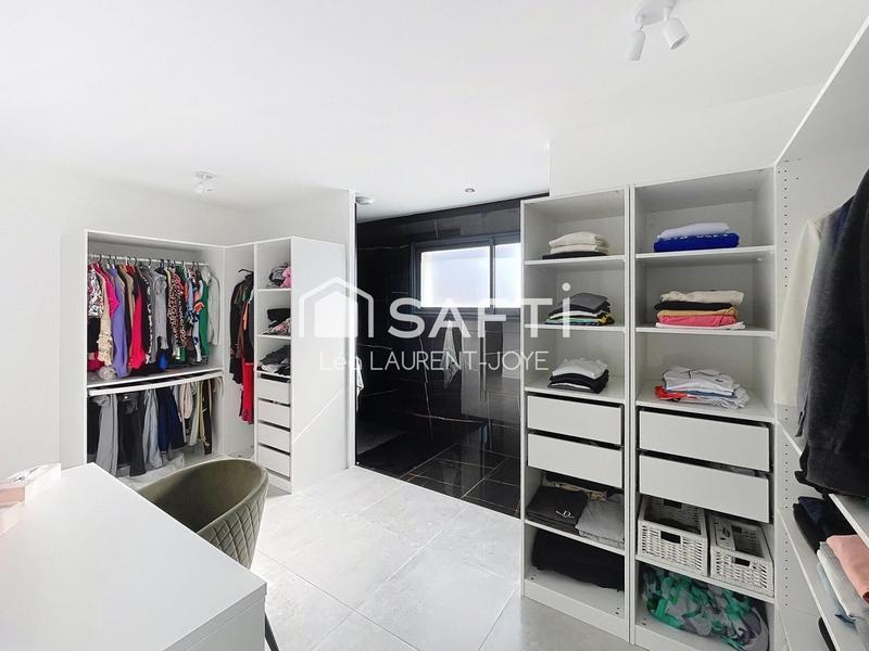 Maison - 237 m² - 7 pièces