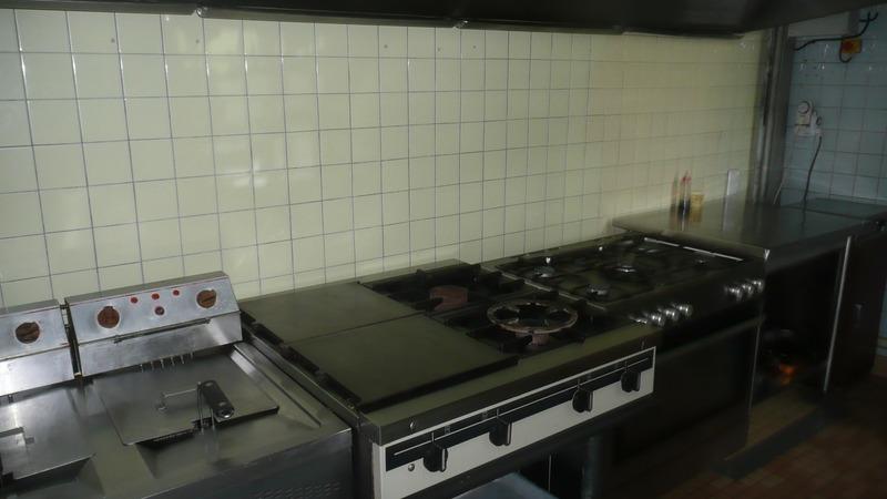 Maison - 420 m² - 18 pièces