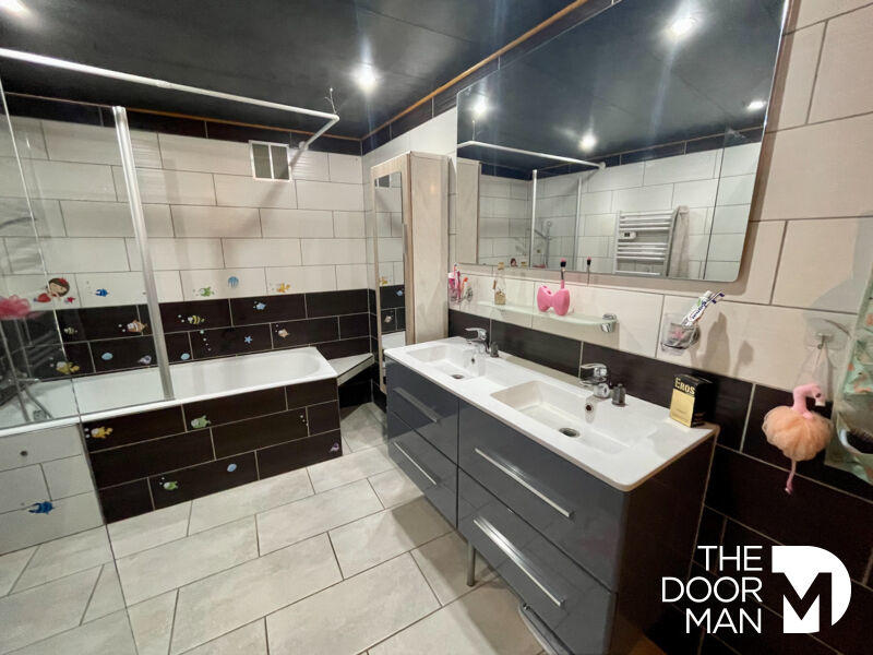 Maison - 198 m² - 8 pièces