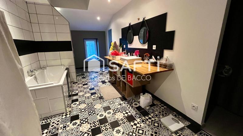 Maison - 429 m² - 10 pièces