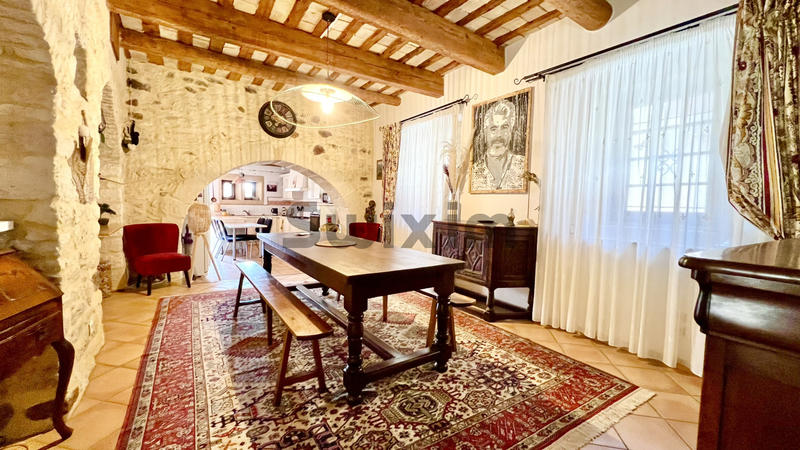 Mas - 300 m² - 10 pièces