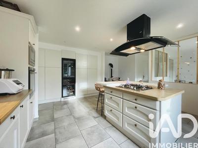 Maison - 234 m² - 8 pièces