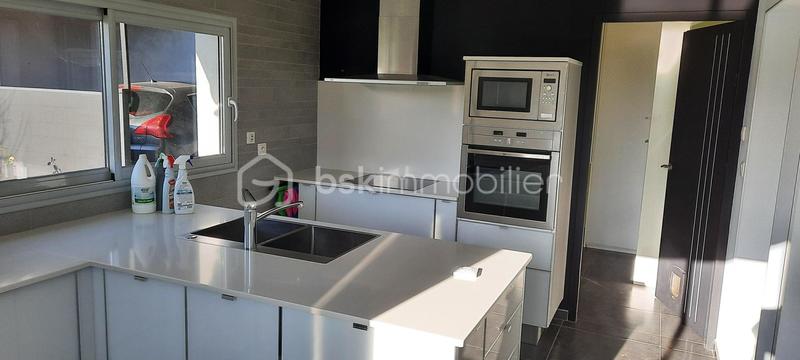 Maison - 196 m² - 6 pièces