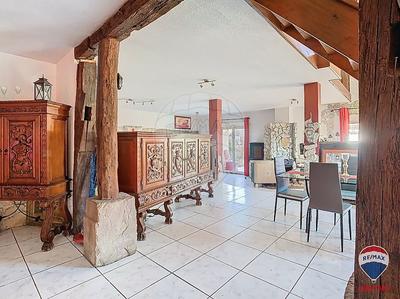 Maison - 250 m² - 5 pièces