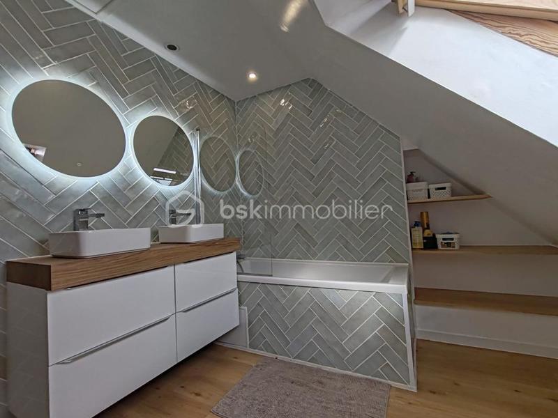 Maison - 202 m² - 8 pièces