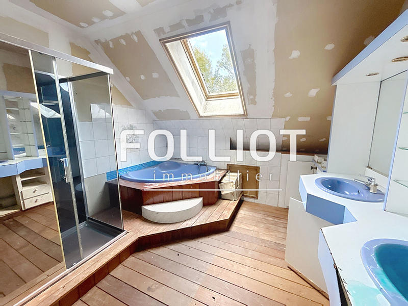 Maison - 277 m² - 8 pièces