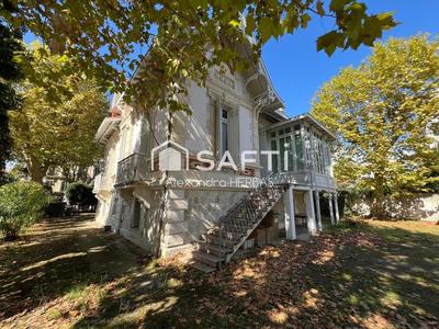 Maison de maîtres - 206 m² - 8 pièces