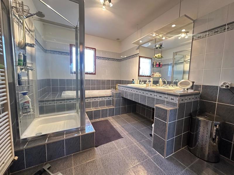 Maison - 192 m² - 6 pièces