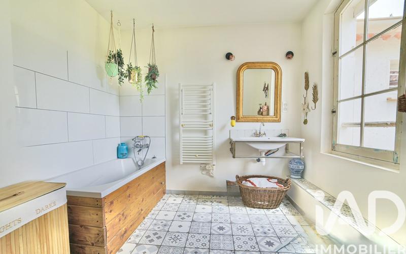 Maison - 225 m² - 7 pièces