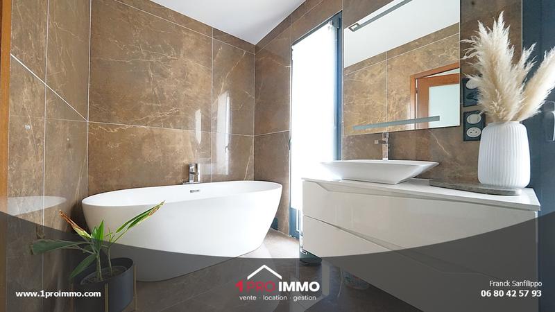 Maison - 230 m² - 6 pièces