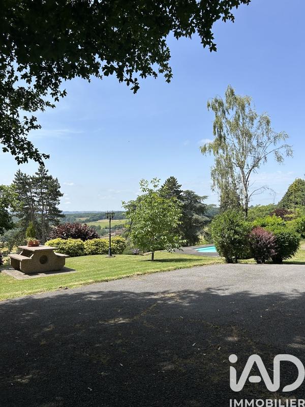 Maison - 230 m² - 8 pièces